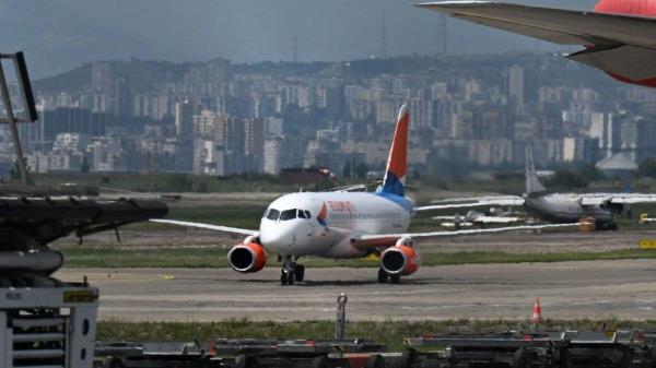 An Azimuth Airlines plane arrives from Moscow in Tbilisi on 19 May