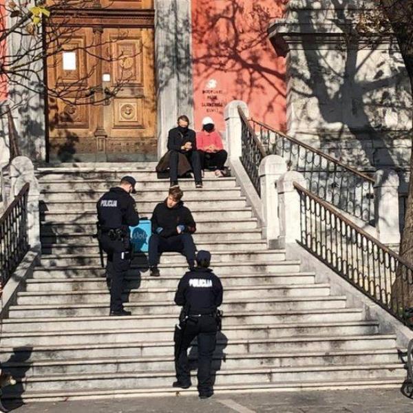 Police fining a delivery driver for removing his mask and eating a snack