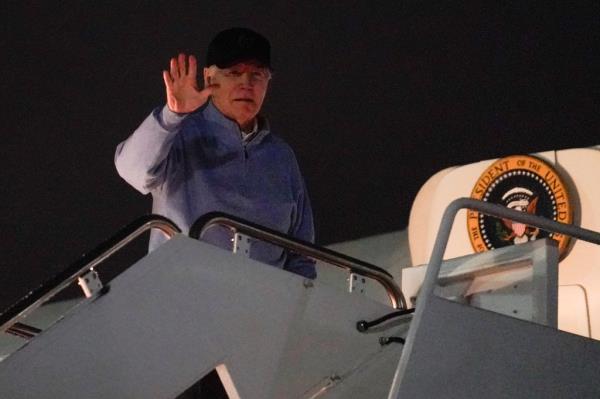 President Joe Biden boards Air Force One as he heads to Nantucket on Tuesday, Nov. 21, 2023, at Andrews Air Force ba<em></em>se, MD.