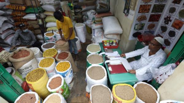 File Photo: Chattogram’s Khatunganj is the country’s largest wholesale market for co<em></em>nsumer goods. Photo: Mohammad Minhaj Uddin/TBS 