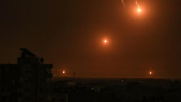 Flares fired by the Israeli army light up the sky east of Khan Yunis on the southern Gaza Strip on October 27, 2023. Photo AFP