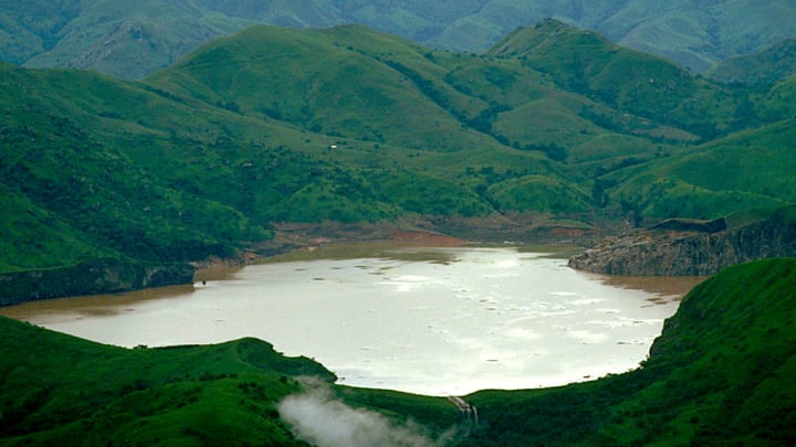 On August 21, 1986, Lake Nyos produced a deadly cloud of carbon dioxide.