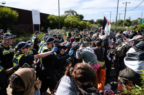 Police pepper spraying protests in Melbourne