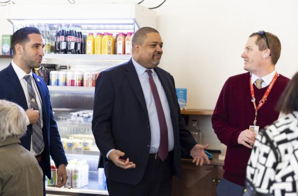 Manhattan District Attorney Alvin Bragg (C) is applauded by customers as he arrives to buy coffee at a shop near the New York State courthouse wher<em></em>e former US President Do<em></em>nald Trump is attending his criminal trial in New York, New York, USA, 25 April 2024. 