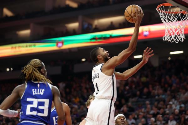 Mikal Bridges goes up for a shot on Keon Ellis #23 of the Sacramento Kings in the first half.