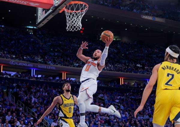 Jalen Brunson scores during the Knicks' Game 1 win over the Pacers on May 7, 2024. 