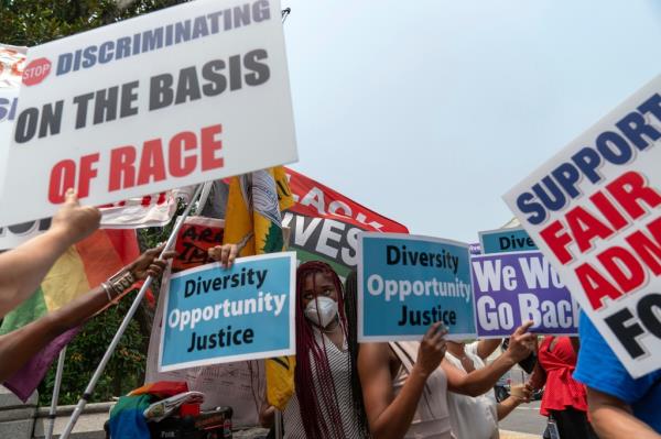 People demo<em></em>nstrating both for and against affirmative action after the court's ruling.