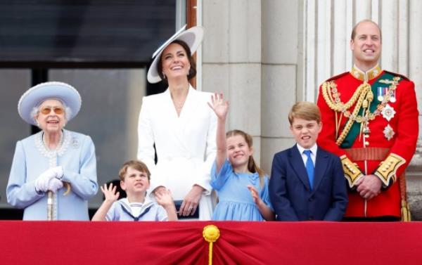 File photo dated 13/6/2015 of the Duchess of Cornwall, the Prince of Wales, Prince George, the Duke and Duchess of Cambridge, Queen Elizabeth II, Prince Harry on the balcony of London's Buckingham Palace following the Trooping the Colour ceremony. Issue date: Thursday September 8, 2022. PA Photo. Prince William, the Duke of Cambridge, has become the heir apparent following the death of his grandmother, Queen Elizabeth II, and the accession of his father. Now first in line to the throne, William's role within the royal family will change significantly. See PA story DEATH Queen William. Photo credit should read: Jo<em></em>nathan Brady/PA Wire