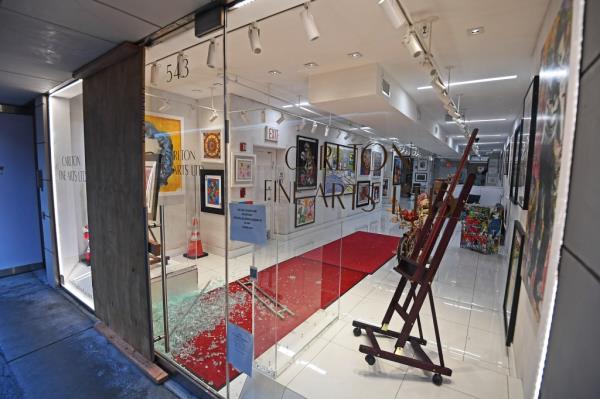 An early morning smash-and-grab at the Carlton Fine Arts Gallery on Madison Ave, by 55th St., NYC. left the glass front door smashed and an empty easel sitting without any artwork. 