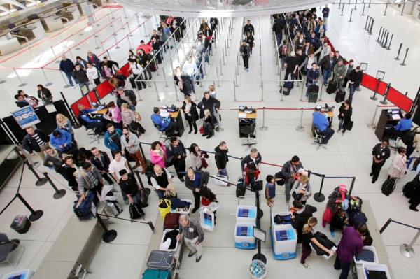 “Airports across New York City cannot be known for hours-long TSA lines,” the Senate Majority Leader told the agency's administrator David Pekosk. 