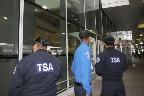 More than $9 billion was approved for TSA improvement in the latest eye-watering $1.7 billion omnibus spending bill.</p>

<p>　　