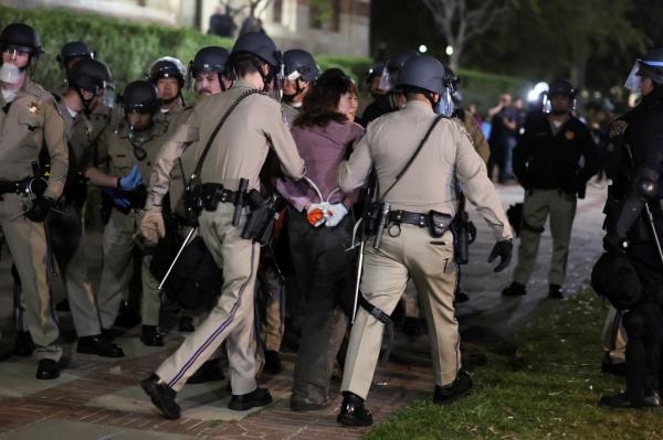 Detained protestors were eventually loaded o<em></em>nto buses that pulled up to campus.