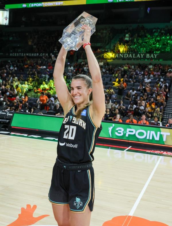 Sabrina Io<em></em>nescu #20 of the New York Liberty poses with the 3-Point Co<em></em>ntest trophy.