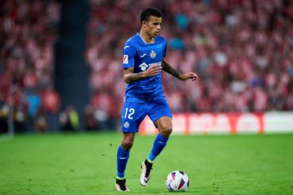 Mason Greenwood runs with the ball for Getafe