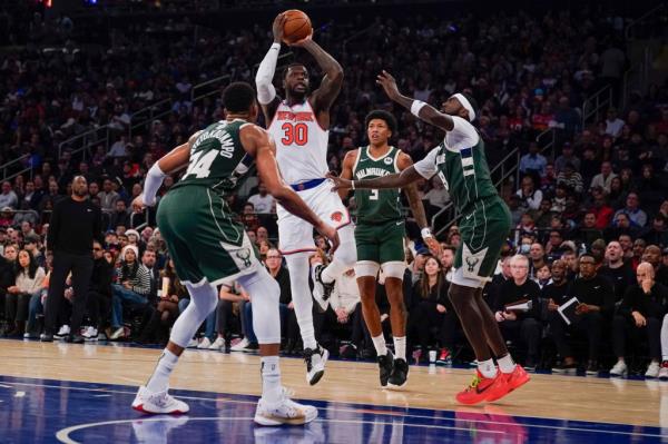 nicks' Julius Randle (30), center, puts up a shot during the first half of an NBA basketball game against the Milwaukee Bucks