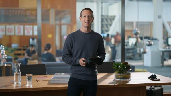 me<em></em>ta CEO Mark Zuckerberg unveiled his firm's VR set