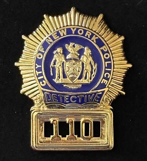 NYPD New York City Police Commissio<em></em>ner Eddie Caban</p>

<p>　　Edward Caban</p>

<p>　　promoting Diller to Detective First Grade posthumously