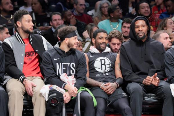 The Nets broke up their core group and were left with Ben Simmons (l.).