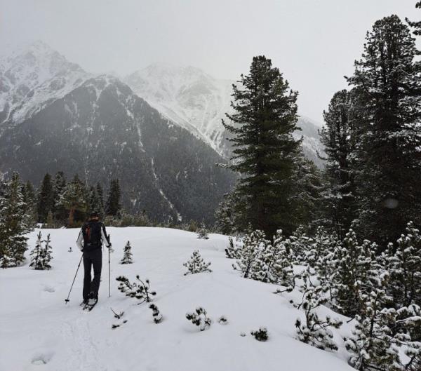 Sian Elvin snowshoeing in Innsbruck, Austria