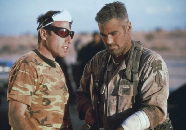 George Cloo<em></em>ney in camouflage and sunglasses speaking with director David O. Russell on the set of the film 'Three Kings'