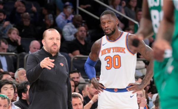 Knicks head coach Tom Thibodeau speaks with New York Knicks forward Julius Randle #30 on the sideline