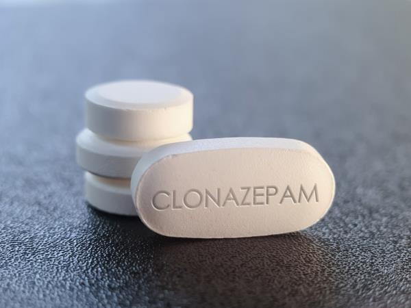 Clo<em></em>nazepam is a benzodiazepine used to treat panic disorder and certain types of seizures.