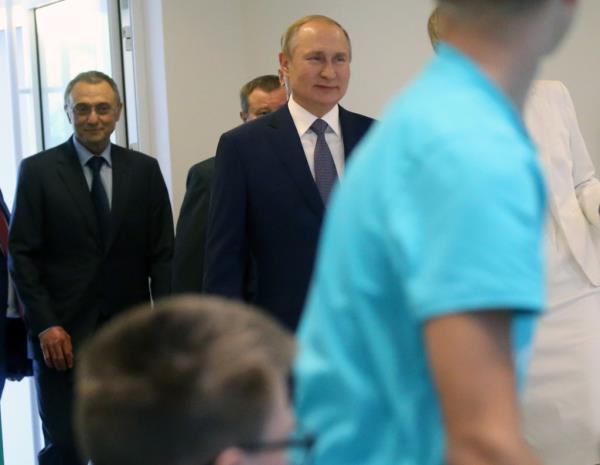 Kerimov with Russian President Vladimir Putin in 2019.