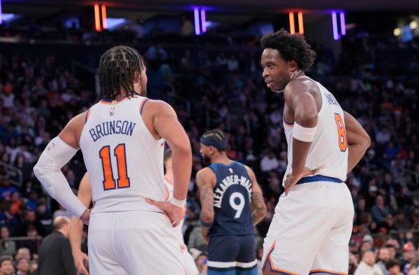 OG Anunoby #8 speaks with New York Knicks guard Jalen Brunson #11 during the second quarter.