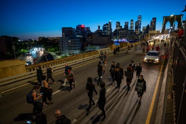 Protesters marching across Brooklyn Bridge for George Floyd during Coro<em></em>navirus pandemic